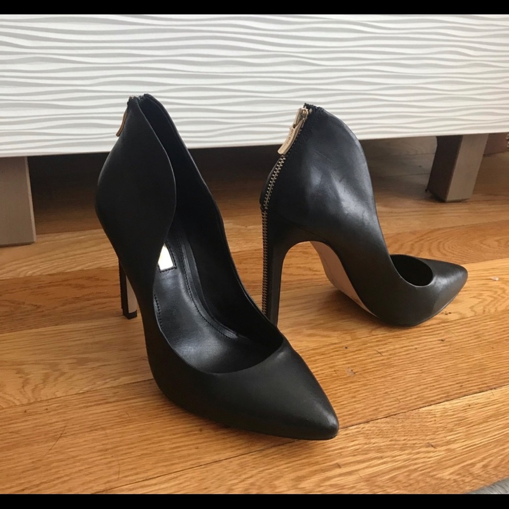 Black sleek pumps
